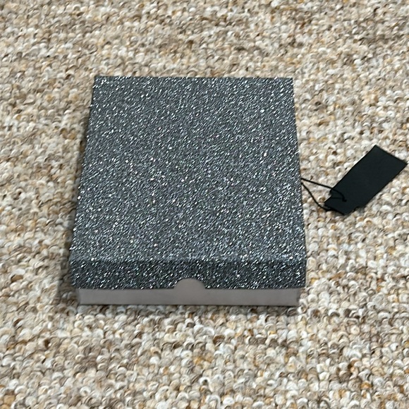 New in gift box Beautiful rhinestone statement necklace & earring set. - Picture 3 of 6